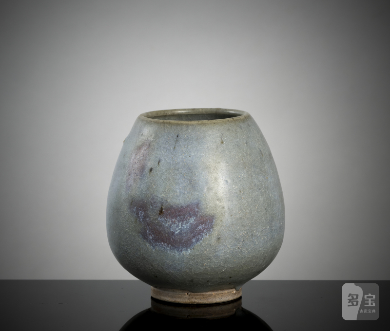 A lotus bud vase with Jun glaze and violet splashes - 图3